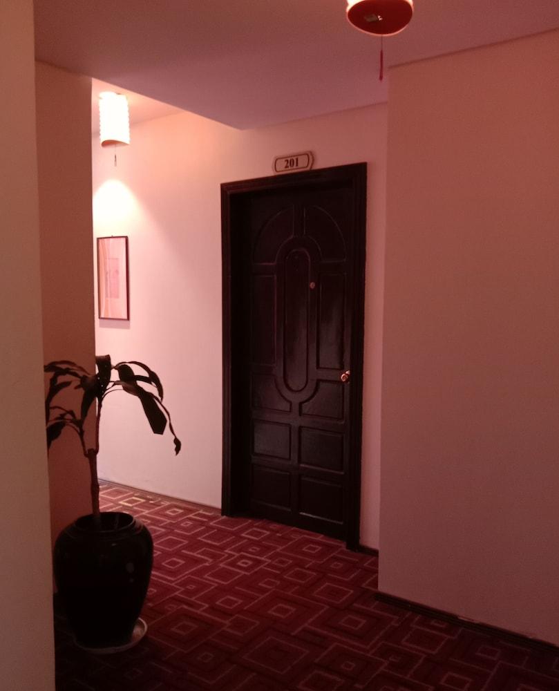 Shwe Pyi San Yar Hotel Yangon Exterior photo