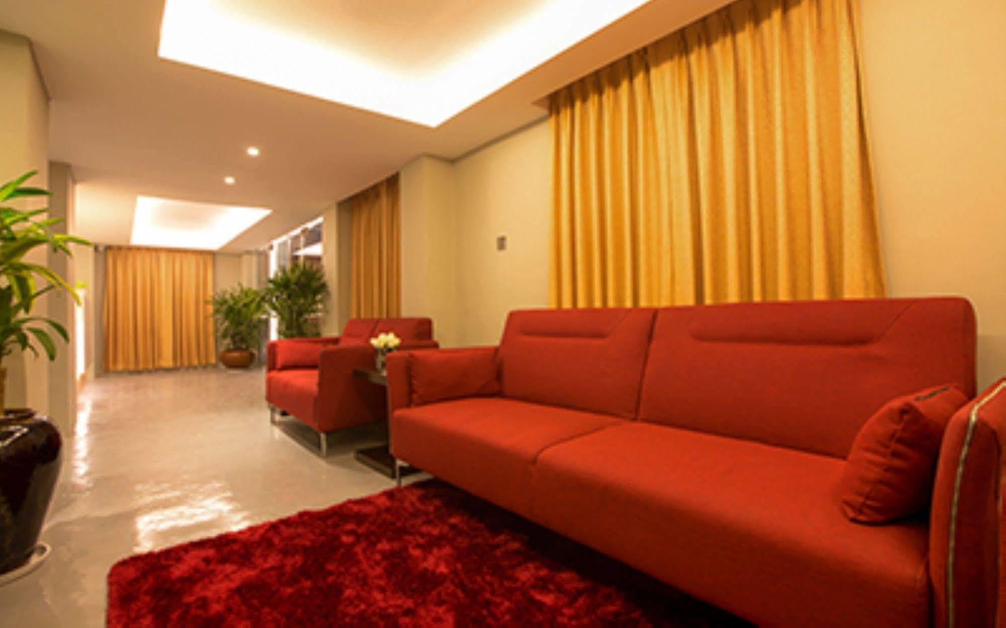 Shwe Pyi San Yar Hotel Yangon Exterior photo