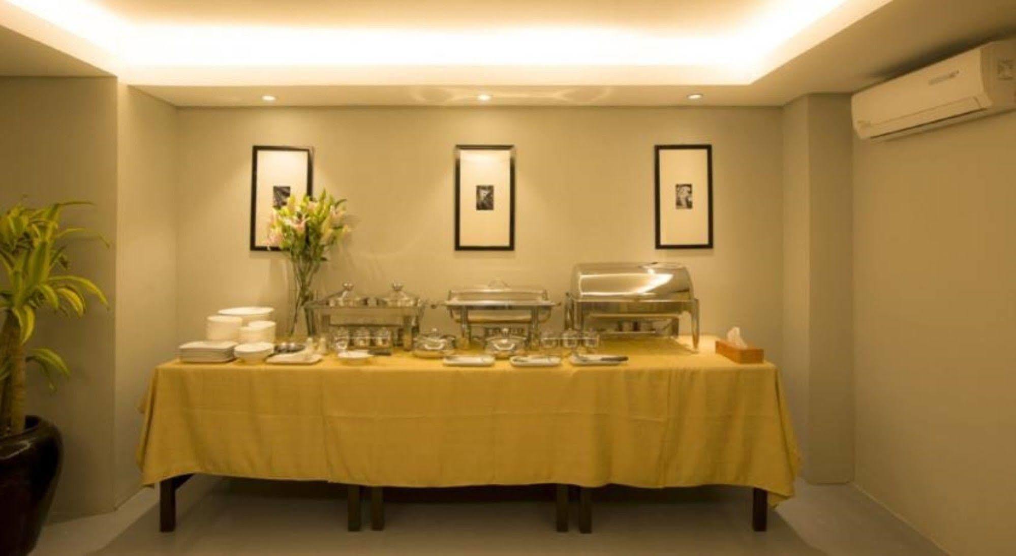Shwe Pyi San Yar Hotel Yangon Exterior photo